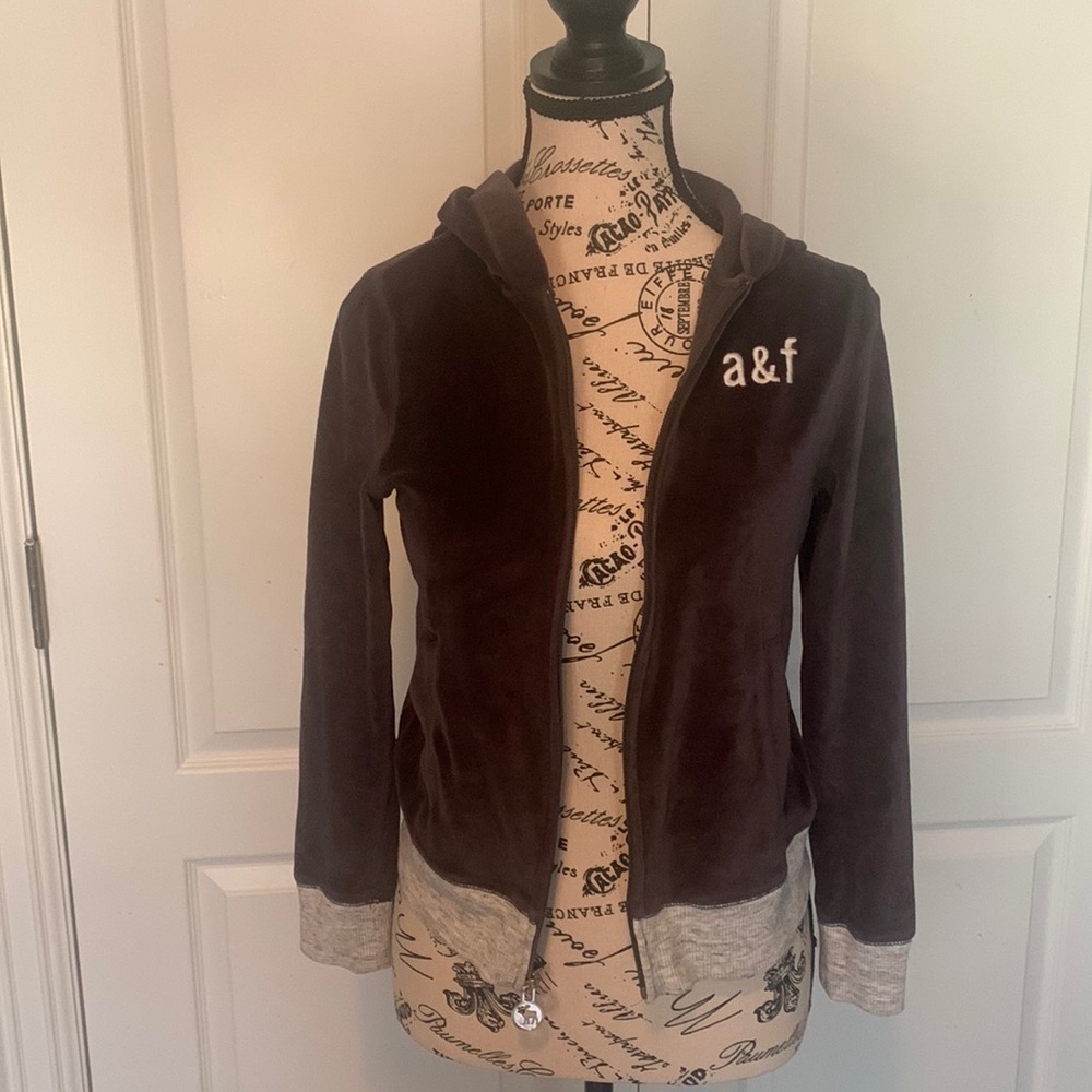 Girl’s Abercrombie & Fitch zip-up velour hoodie.